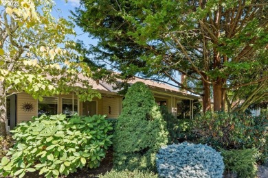 Welcome home to this charming 1-level townhome on the golf on Summerfield Golf and Country Club in Oregon - for sale on GolfHomes.com, golf home, golf lot