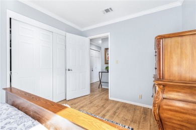 Step into this stunning 2 bedroom, 2 bathroom condo that on River Oaks Golf Course in California - for sale on GolfHomes.com, golf home, golf lot