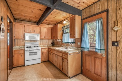 Welcome to this charming 2-story Moonridge cabin, perfectly on Big Bear Mountain Ski and Golf Resort in California - for sale on GolfHomes.com, golf home, golf lot