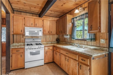 Welcome to this charming 2-story Moonridge cabin, perfectly on Big Bear Mountain Ski and Golf Resort in California - for sale on GolfHomes.com, golf home, golf lot