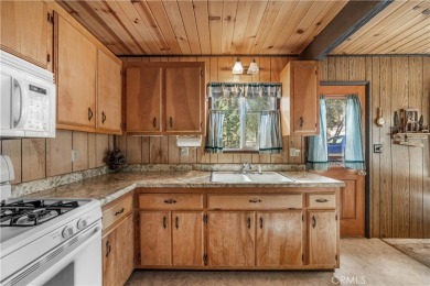 Welcome to this charming 2-story Moonridge cabin, perfectly on Big Bear Mountain Ski and Golf Resort in California - for sale on GolfHomes.com, golf home, golf lot
