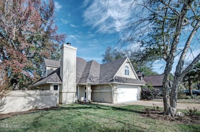 Newly Updated Home on the golf course in Deerfield! Move in on Colonial Country Club Deerfield in Mississippi - for sale on GolfHomes.com, golf home, golf lot