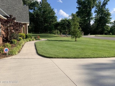 This tastefully appointed all brick home 3/2.5/3 spans over 3 on Deer Creek Golf Club in Tennessee - for sale on GolfHomes.com, golf home, golf lot