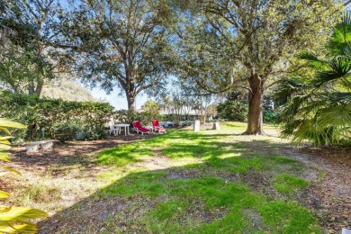 Lovely 2/2 Colony Patio Home in Villa Vera Cruz in the Village on El Diablo Executive Golf Course in Florida - for sale on GolfHomes.com, golf home, golf lot