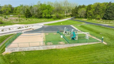 One of the cleanest and well maintained complexes at the Lake on Lake Valley Country Club in Missouri - for sale on GolfHomes.com, golf home, golf lot