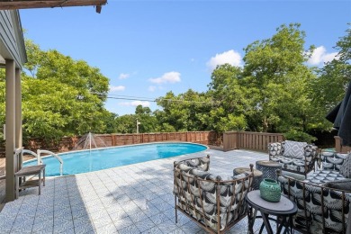 Take in breathtaking, unobstructed sunsets from this charming on Stevens Park Golf Course in Texas - for sale on GolfHomes.com, golf home, golf lot