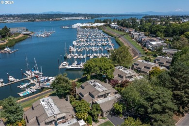 Waterfront living on Hayden Bay! This contemporary townhouse on Columbia Edgewater Country Club - Columbia-Edgewater Countr in Oregon - for sale on GolfHomes.com, golf home, golf lot