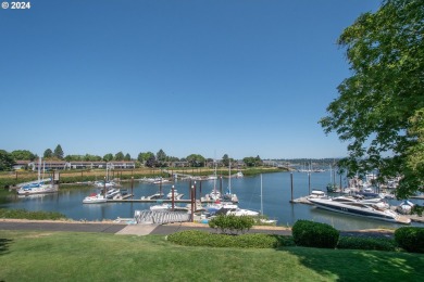 Waterfront living on Hayden Bay! This contemporary townhouse on Columbia Edgewater Country Club - Columbia-Edgewater Countr in Oregon - for sale on GolfHomes.com, golf home, golf lot