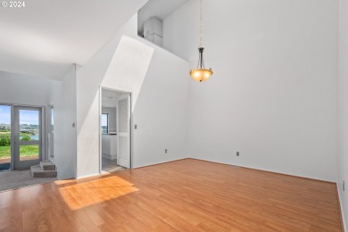 Waterfront living on Hayden Bay! This contemporary townhouse on Columbia Edgewater Country Club - Columbia-Edgewater Countr in Oregon - for sale on GolfHomes.com, golf home, golf lot