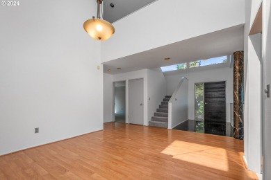 Waterfront living on Hayden Bay! This contemporary townhouse on Columbia Edgewater Country Club - Columbia-Edgewater Countr in Oregon - for sale on GolfHomes.com, golf home, golf lot