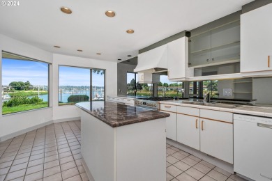 Waterfront living on Hayden Bay! This contemporary townhouse on Columbia Edgewater Country Club - Columbia-Edgewater Countr in Oregon - for sale on GolfHomes.com, golf home, golf lot