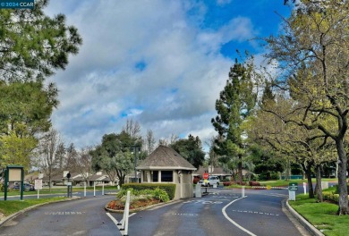 This charming 3-bedroom, 2-bathroom popular Sea Pines end-unit on Crow Canyon Country Club in California - for sale on GolfHomes.com, golf home, golf lot