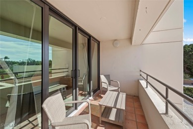 Enjoy living the SW Florida lifestyle in this *move in ready* 3 on The Landings Yacht, Golf and Tennis Club in Florida - for sale on GolfHomes.com, golf home, golf lot