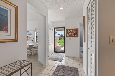 PRICED TO SELL ASAP ! This 2 bedroom unit with vaulted ceilings on The Links At Boynton Beach - The Family Course in Florida - for sale on GolfHomes.com, golf home, golf lot