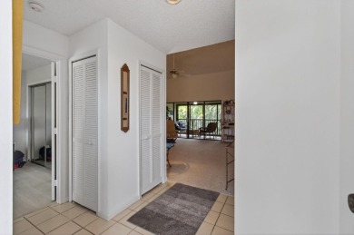 PRICED TO SELL ASAP ! This 2 bedroom unit with vaulted ceilings on The Links At Boynton Beach - The Family Course in Florida - for sale on GolfHomes.com, golf home, golf lot