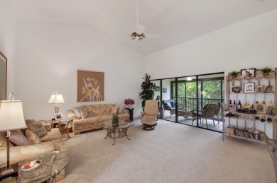 PRICED TO SELL ASAP ! This 2 bedroom unit with vaulted ceilings on The Links At Boynton Beach - The Family Course in Florida - for sale on GolfHomes.com, golf home, golf lot