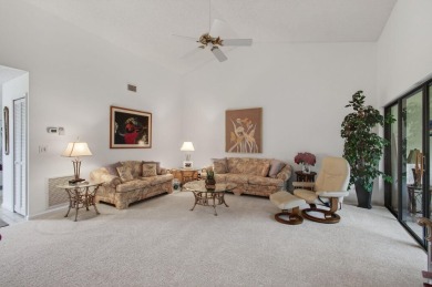 PRICED TO SELL ASAP ! This 2 bedroom unit with vaulted ceilings on The Links At Boynton Beach - The Family Course in Florida - for sale on GolfHomes.com, golf home, golf lot