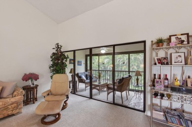 PRICED TO SELL ASAP ! This 2 bedroom unit with vaulted ceilings on The Links At Boynton Beach - The Family Course in Florida - for sale on GolfHomes.com, golf home, golf lot