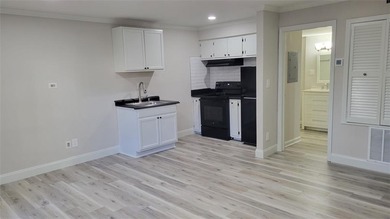 Welcome to easy, low-maintenance living in the highly desirable on Cross Creek Golf Course in Georgia - for sale on GolfHomes.com, golf home, golf lot