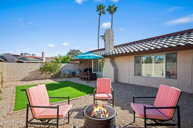 Charming, move in ready 2 bed, 2 bath single level home in on Ahwatukee Country Club in Arizona - for sale on GolfHomes.com, golf home, golf lot