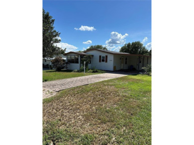Double wide mobile home with 2 bedrooms, 2 Baths and 1040 sq ft on Orange Blossom Hills Golf and Country Club in Florida - for sale on GolfHomes.com, golf home, golf lot