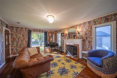 This beautifully renovated 1940 West Kessler home honors its on Stevens Park Golf Course in Texas - for sale on GolfHomes.com, golf home, golf lot