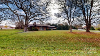 Fantastic all main level living house with screened porch and on Etowah Valley Golf Club in North Carolina - for sale on GolfHomes.com, golf home, golf lot