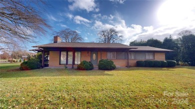 Fantastic all main level living house with screened porch and on Etowah Valley Golf Club in North Carolina - for sale on GolfHomes.com, golf home, golf lot