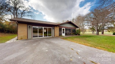 Fantastic all main level living house with screened porch and on Etowah Valley Golf Club in North Carolina - for sale on GolfHomes.com, golf home, golf lot