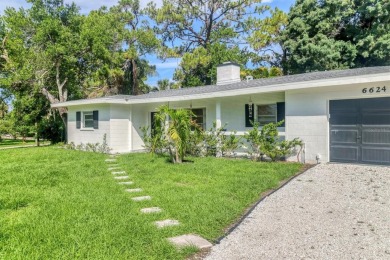 3 BED / 2 BATH / 1 CAR GARAGE HOME ON A LARGE .29 ACRE CORNER on Sara Bay Country Club in Florida - for sale on GolfHomes.com, golf home, golf lot