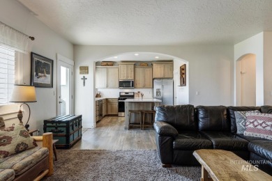 A meticulous home offering a seamless open-concept design with on Hunters Point Golf Club in Idaho - for sale on GolfHomes.com, golf home, golf lot