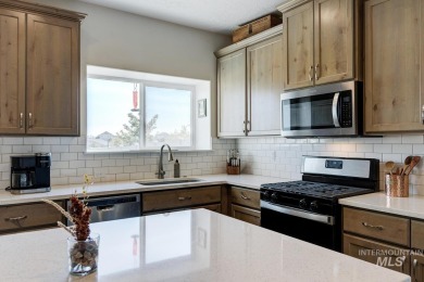 A meticulous home offering a seamless open-concept design with on Hunters Point Golf Club in Idaho - for sale on GolfHomes.com, golf home, golf lot