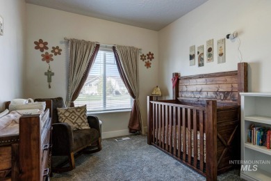 A meticulous home offering a seamless open-concept design with on Hunters Point Golf Club in Idaho - for sale on GolfHomes.com, golf home, golf lot