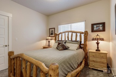 A meticulous home offering a seamless open-concept design with on Hunters Point Golf Club in Idaho - for sale on GolfHomes.com, golf home, golf lot