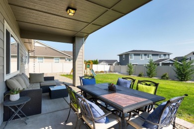 A meticulous home offering a seamless open-concept design with on Hunters Point Golf Club in Idaho - for sale on GolfHomes.com, golf home, golf lot