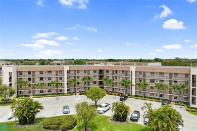 Top-floor 2BD/2BA condo in Sunrise Lakes Phase 4, a 55+ on Sunrise Lakes Phase IV Golf Course in Florida - for sale on GolfHomes.com, golf home, golf lot