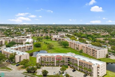 Top-floor 2BD/2BA condo in Sunrise Lakes Phase 4, a 55+ on Sunrise Lakes Phase IV Golf Course in Florida - for sale on GolfHomes.com, golf home, golf lot