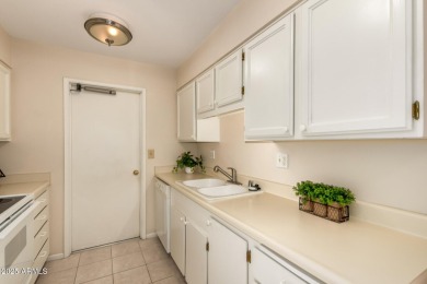 Look no further! This single-story 2-bedroom townhome is the one on Sun City-Willow Creek / Willow Brook  in Arizona - for sale on GolfHomes.com, golf home, golf lot