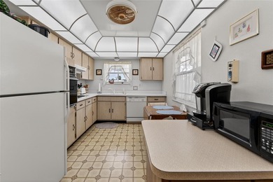 Easy Living Starts Here in Sun City Center! Welcome home to this on North Lakes Golf Course in Florida - for sale on GolfHomes.com, golf home, golf lot