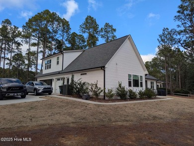 *MOTIVATED SELLERS* Discover unparalleled golf course living at on Seven Lakes Country Club in North Carolina - for sale on GolfHomes.com, golf home, golf lot