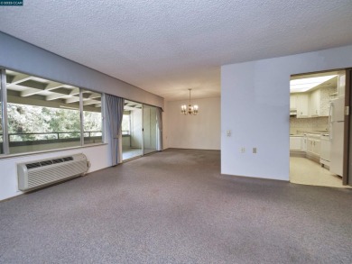 Spacious 2 Bedroom / 1 Bath Condominium located in Rossmoor, an on Rossmoor Golf Course in California - for sale on GolfHomes.com, golf home, golf lot