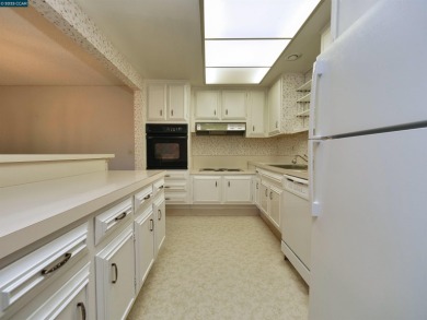 Spacious 2 Bedroom / 1 Bath Condominium located in Rossmoor, an on Rossmoor Golf Course in California - for sale on GolfHomes.com, golf home, golf lot