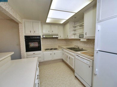 Spacious 2 Bedroom / 1 Bath Condominium located in Rossmoor, an on Rossmoor Golf Course in California - for sale on GolfHomes.com, golf home, golf lot