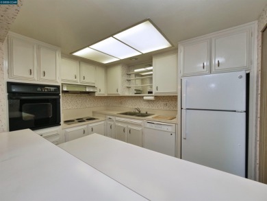 Spacious 2 Bedroom / 1 Bath Condominium located in Rossmoor, an on Rossmoor Golf Course in California - for sale on GolfHomes.com, golf home, golf lot