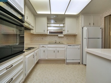 Spacious 2 Bedroom / 1 Bath Condominium located in Rossmoor, an on Rossmoor Golf Course in California - for sale on GolfHomes.com, golf home, golf lot