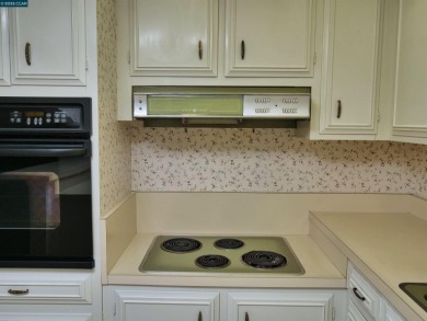 Spacious 2 Bedroom / 1 Bath Condominium located in Rossmoor, an on Rossmoor Golf Course in California - for sale on GolfHomes.com, golf home, golf lot