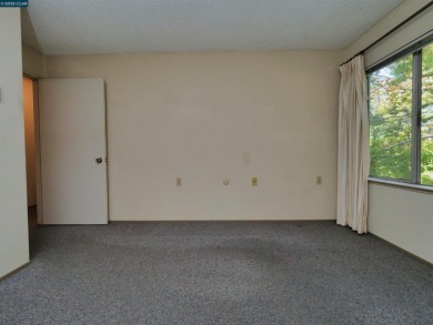 Spacious 2 Bedroom / 1 Bath Condominium located in Rossmoor, an on Rossmoor Golf Course in California - for sale on GolfHomes.com, golf home, golf lot