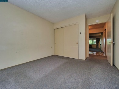 Spacious 2 Bedroom / 1 Bath Condominium located in Rossmoor, an on Rossmoor Golf Course in California - for sale on GolfHomes.com, golf home, golf lot