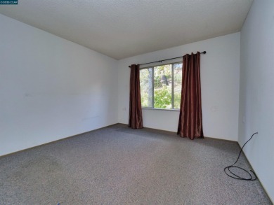 Spacious 2 Bedroom / 1 Bath Condominium located in Rossmoor, an on Rossmoor Golf Course in California - for sale on GolfHomes.com, golf home, golf lot