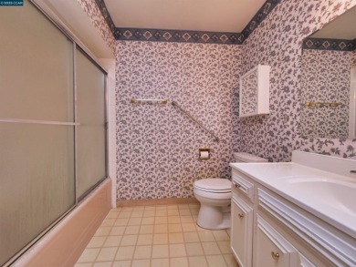 Spacious 2 Bedroom / 1 Bath Condominium located in Rossmoor, an on Rossmoor Golf Course in California - for sale on GolfHomes.com, golf home, golf lot